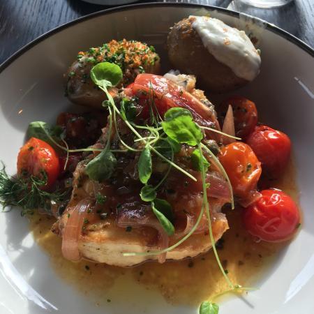 Villa 22 Trattoria & Bar